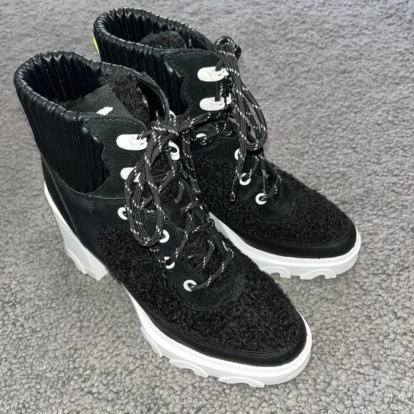 SOREL BREX HEEL COZY LACE-UP BOOTIE - FAUX SHEARLING  BLACK & WHITE EUC SIZE 7.5 - Picture 1 of 15